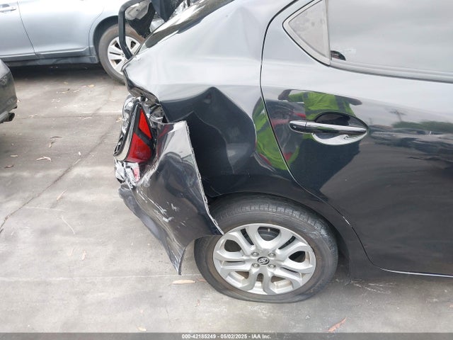 3MYDLBYV4HY185824 Toyota YARIS IA