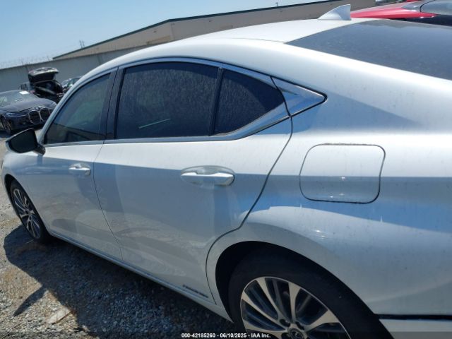 58ADA1C10MU012810 Lexus ES 300H