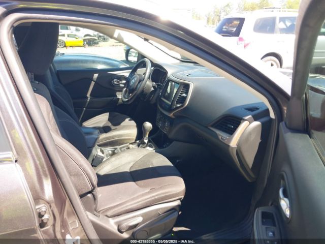 1C4PJLCB5FW596478 Jeep Cherokee Latitude