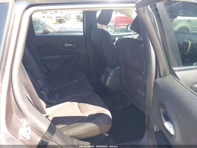1C4PJLCB5FW596478 Jeep Cherokee Latitude