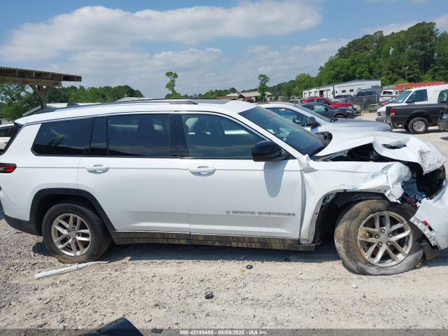 1C4RJJAG3P8856636 Jeep Grand Cherokee L Laredo 4x2