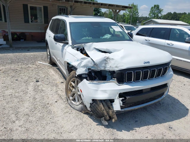 1C4RJJAG3P8856636 Jeep Grand Cherokee L Laredo 4x2