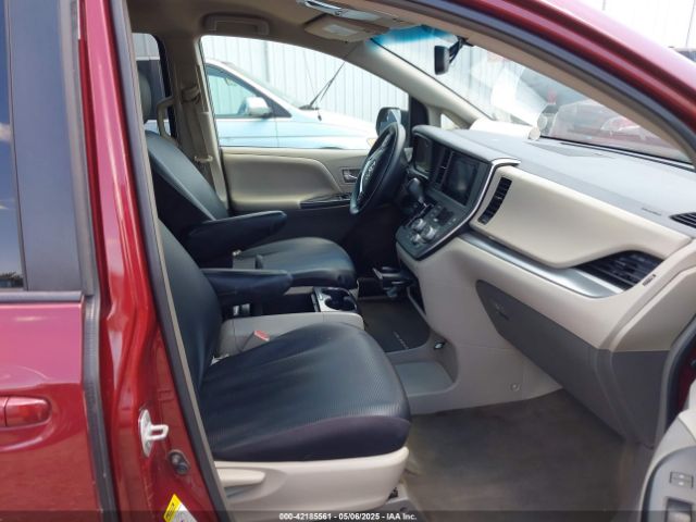 5TDKZ3DC1HS770320 Toyota Sienna Le 8 Passenger
