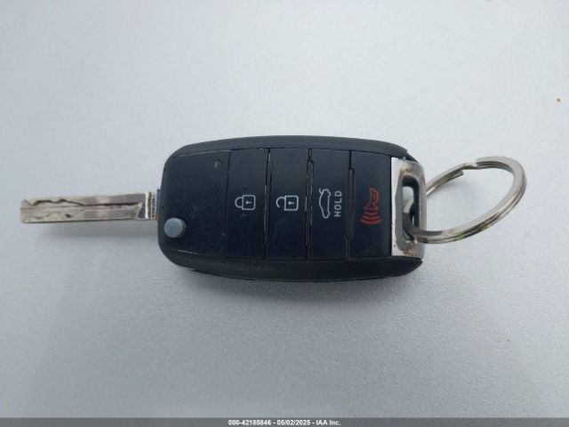 5XXGM4A70EG341975 KIA Optima Lx