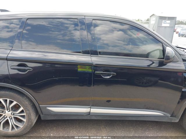 JA4AD2A33HZ048882 Mitsubishi Outlander Es
