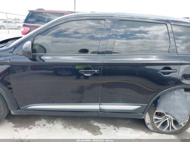 JA4AD2A33HZ048882 Mitsubishi Outlander Es