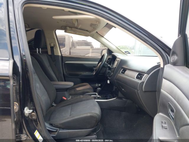JA4AD2A33HZ048882 Mitsubishi Outlander Es