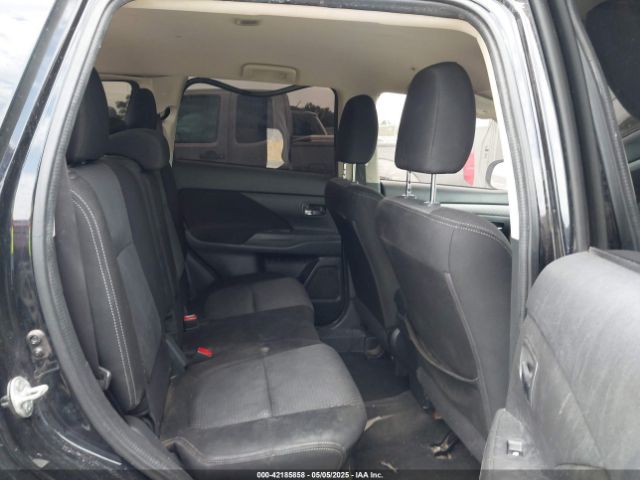 JA4AD2A33HZ048882 Mitsubishi Outlander Es
