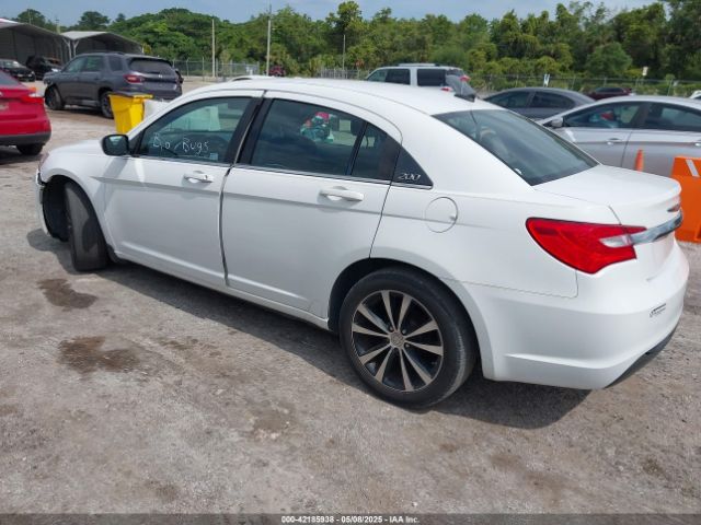 2014 CHRYSLER 200 1C3CCBBG1EN117062 Photo 2