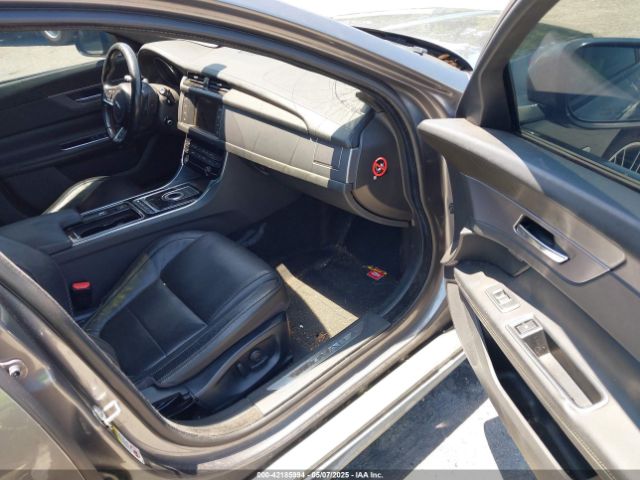 2016 JAGUAR XF SAJBF4BV3GCY00437 Photo 4