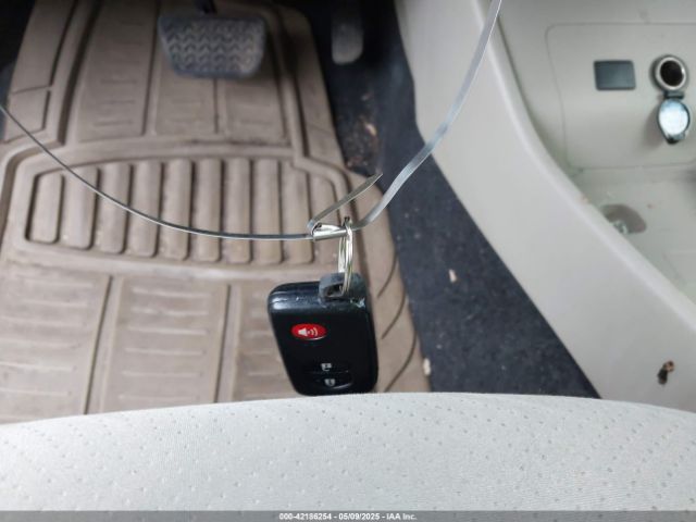 JTDKN3DUXE1819446 Toyota Prius Two