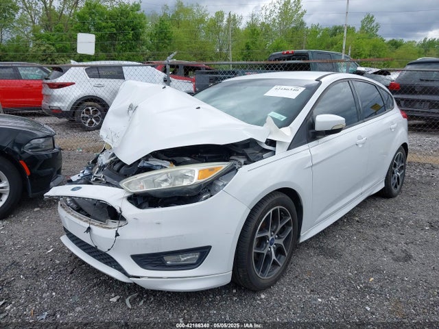 Ford FOCUS SE 2015 1FADP3K24FL292262 Image 2