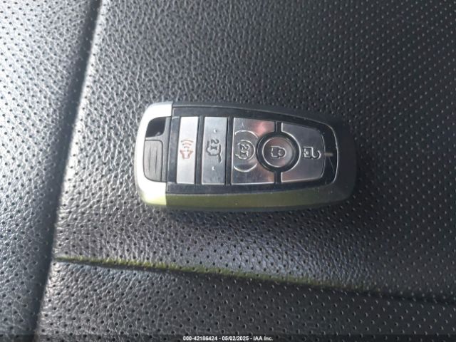 1FMJU1HT3KEA64385 Ford Expedition Xlt