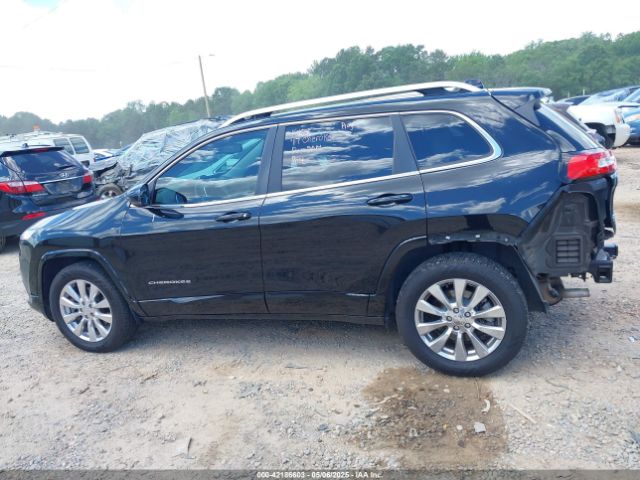1C4PJMJS7HW589284 Jeep Cherokee Overland 4x4