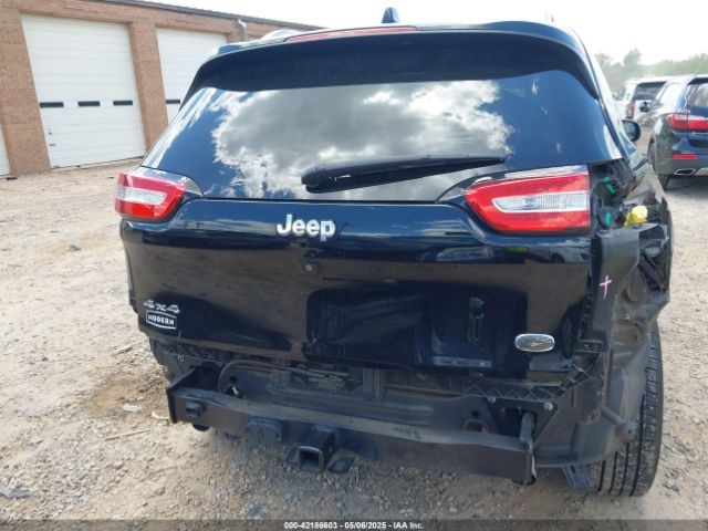 1C4PJMJS7HW589284 Jeep Cherokee Overland 4x4