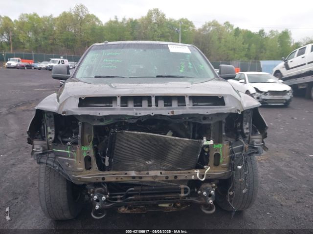 5TFDY5F10EX336141 Toyota Tundra Sr5 5.7l V8