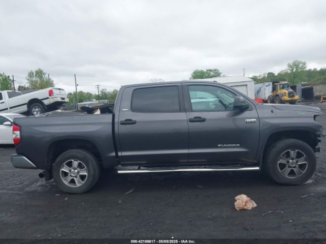 5TFDY5F10EX336141 Toyota Tundra Sr5 5.7l V8