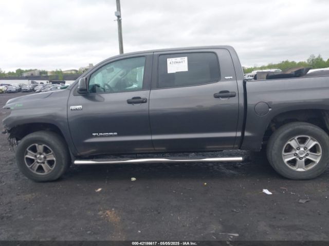 5TFDY5F10EX336141 Toyota Tundra Sr5 5.7l V8