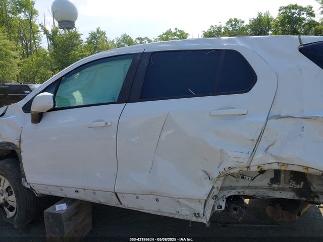 KL7CJKSB1HB260053 Chevrolet TRAX LS