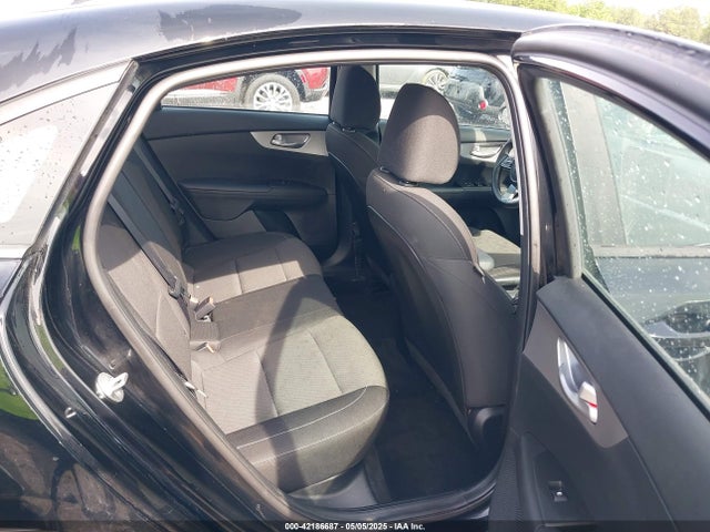 3KPF24AD1NE503709 KIA Forte Lxs