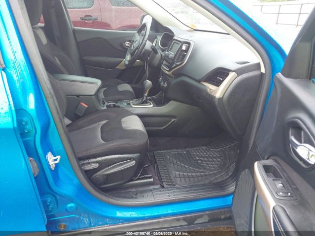 1C4PJLCBXJD595296 Jeep Cherokee Latitude Fwd