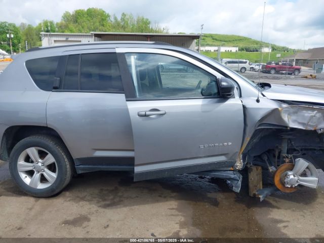 1C4NJDBB7GD556625 Jeep Compass Sport