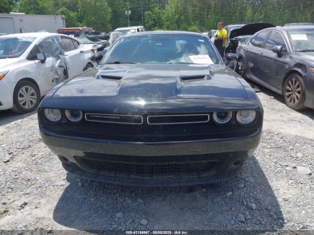 2C3CDZAG7JH242349 Dodge Challenger Sxt