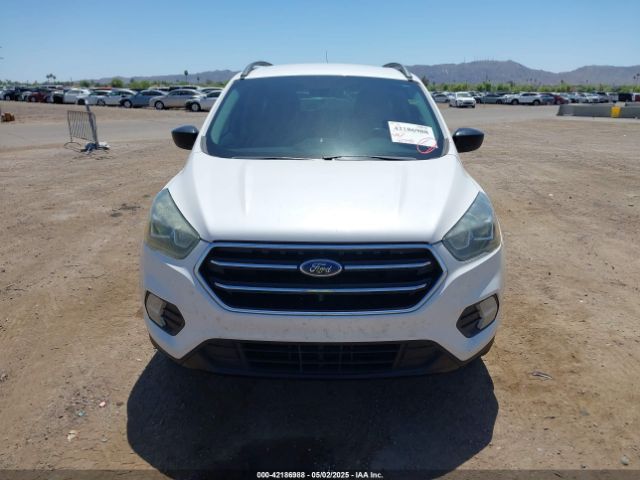 1FMCU0GDXHUC11426 Ford ESCAPE SE