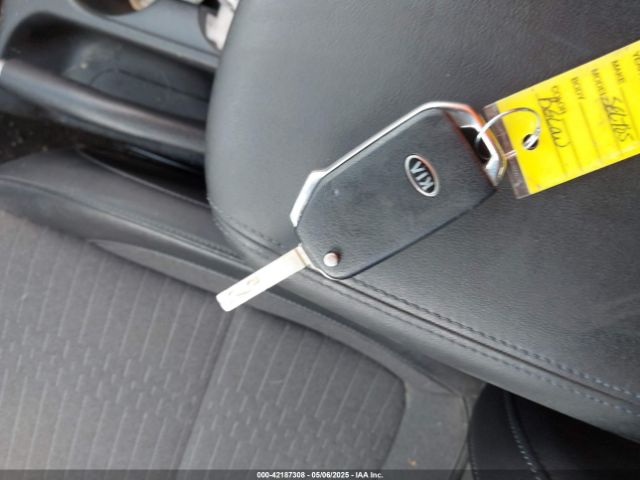 KNDEUCAA9M7074842 KIA SELTOS S