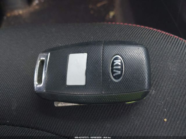 KNDJP3A56E7021882 KIA SOUL +