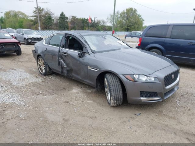 2017 JAGUAR XF SAJBK4BV4HCY27207 Photo 0