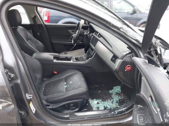 2017 JAGUAR XF SAJBK4BV4HCY27207 Photo 4