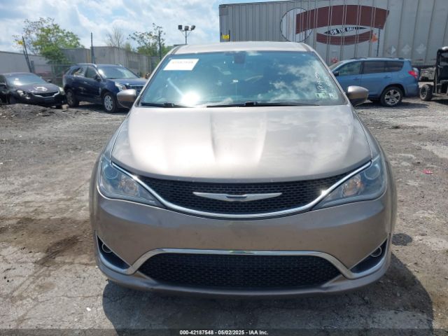 2C4RC1BG5HR822082 Chrysler Pacifica Touring Plus