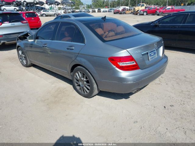 2012 MERCEDES-BENZ C 300 WDDGF8BB9CR197914 Photo 2