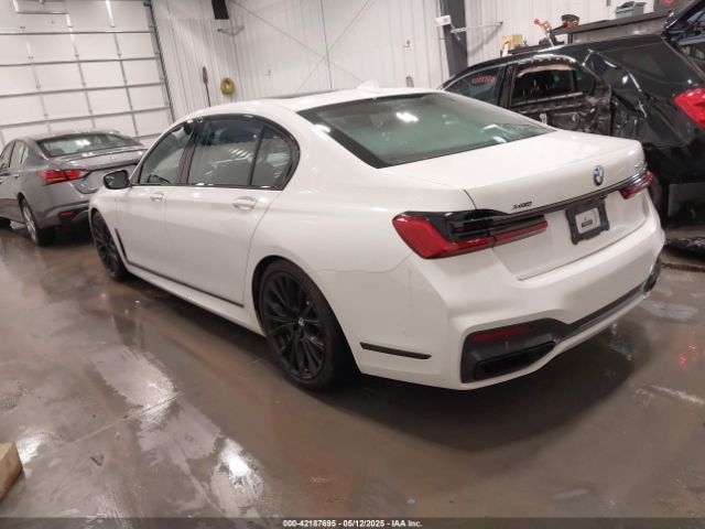 2022 BMW 750 WBA7U2C03NCG89838 Photo 2