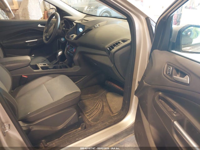 1FMCU9GD2JUA90854 Ford ESCAPE SE