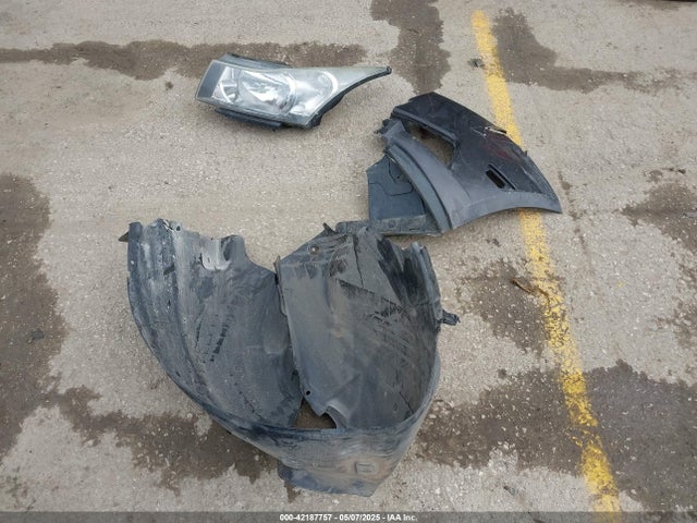 1G1PC5SB8E7106687 Chevrolet Cruze 1lt Auto