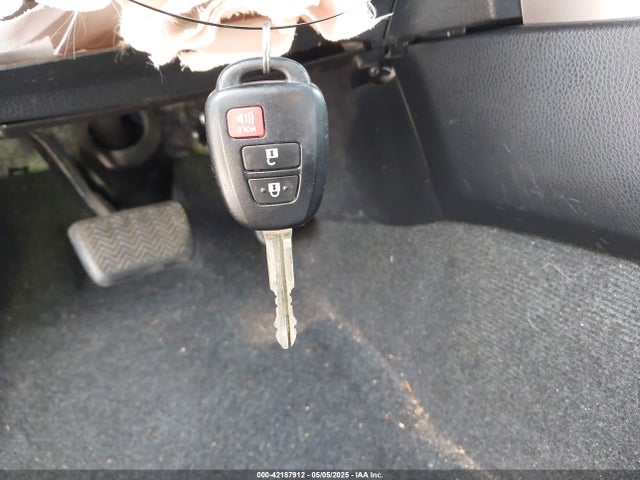 Toyota RAV4 LE 2016 JTMZFREV5GJ078034 Image 11
