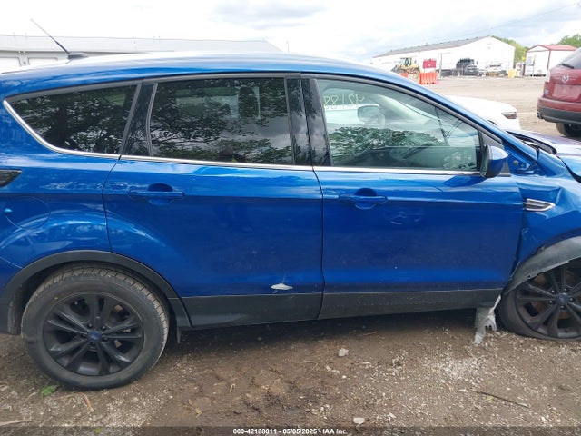 42188011 :رقم المزاد ، 1FMCU0GD9HUE04490 vin ، 2017 Ford Escape Se مزاد بيع