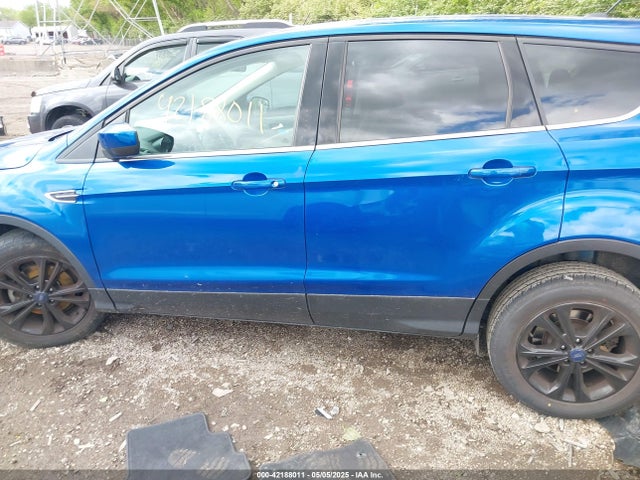 42188011 :رقم المزاد ، 1FMCU0GD9HUE04490 vin ، 2017 Ford Escape Se مزاد بيع