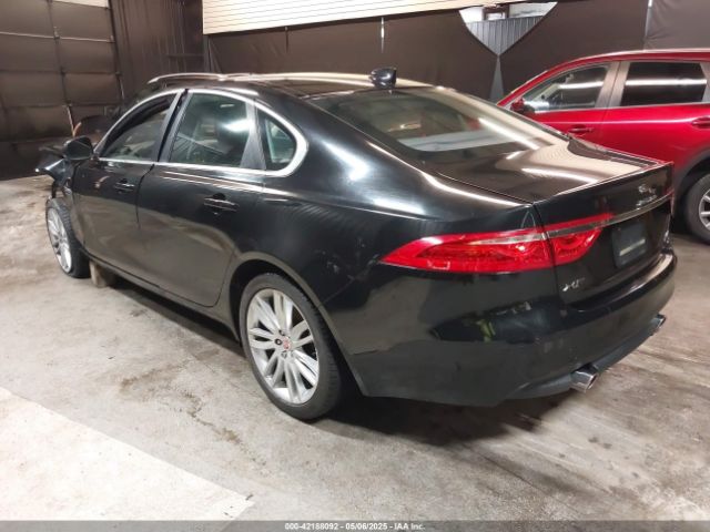 2016 JAGUAR XF SAJBK4BV3GCY16391 Photo 2