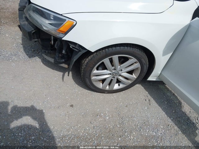 3VWD17AJ5EM420921 Volkswagen Jetta 1.8t Se