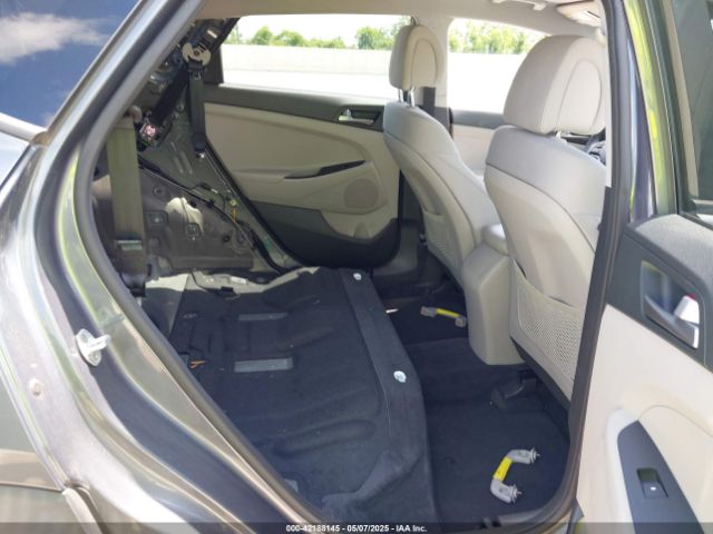 KM8J33A45HU588735 Hyundai TUCSON SE