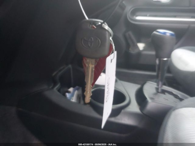 JTDKDTB33G1136424 Toyota Prius C Two