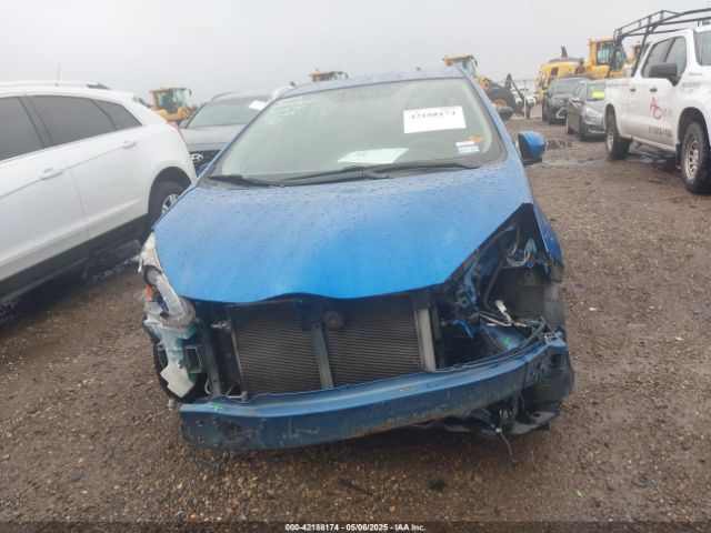 JTDKDTB33G1136424 Toyota Prius C Two