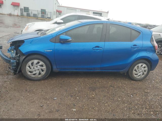 JTDKDTB33G1136424 Toyota Prius C Two