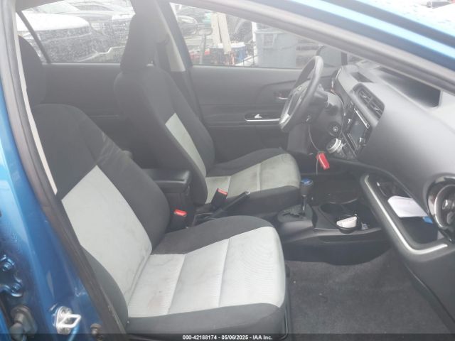 JTDKDTB33G1136424 Toyota Prius C Two