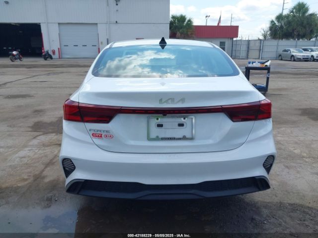 3KPF24AD0NE456771 KIA Forte Lxs