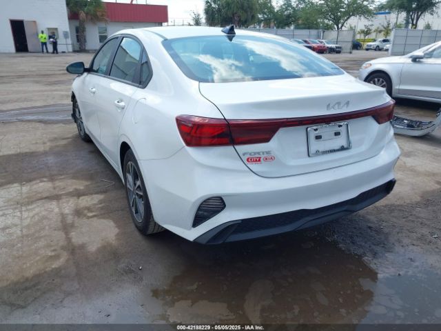 3KPF24AD0NE456771 KIA Forte Lxs