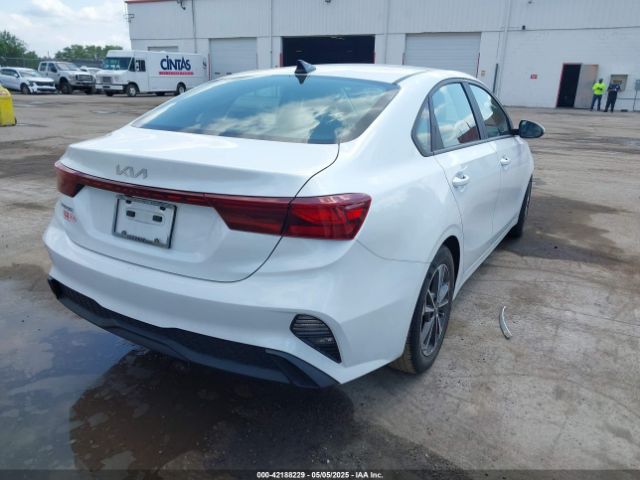 3KPF24AD0NE456771 KIA Forte Lxs
